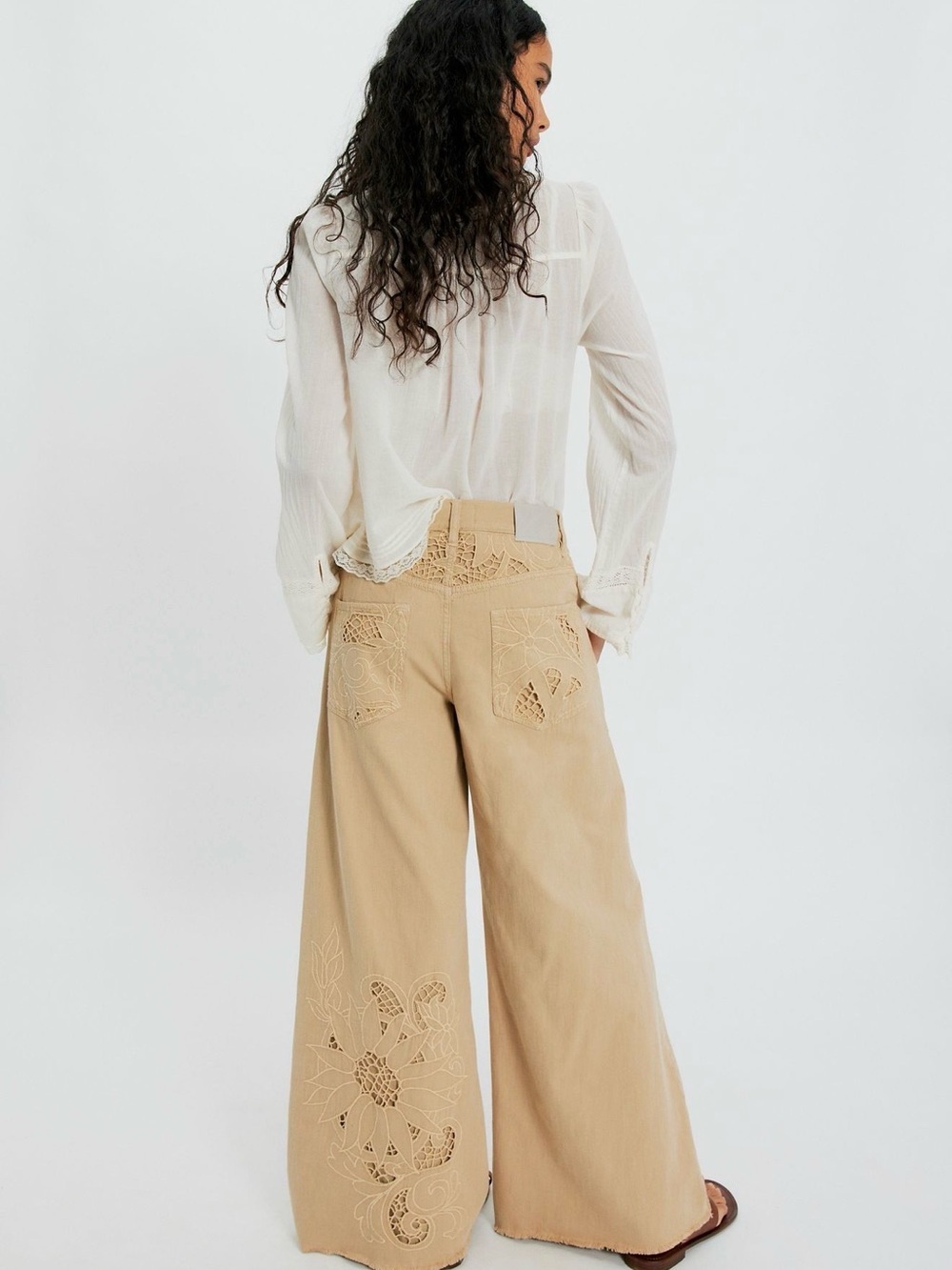 Free People We The Free Cut To The Chase Flare Jeans in Antique Lace, NWT - Picture 4 of 7
